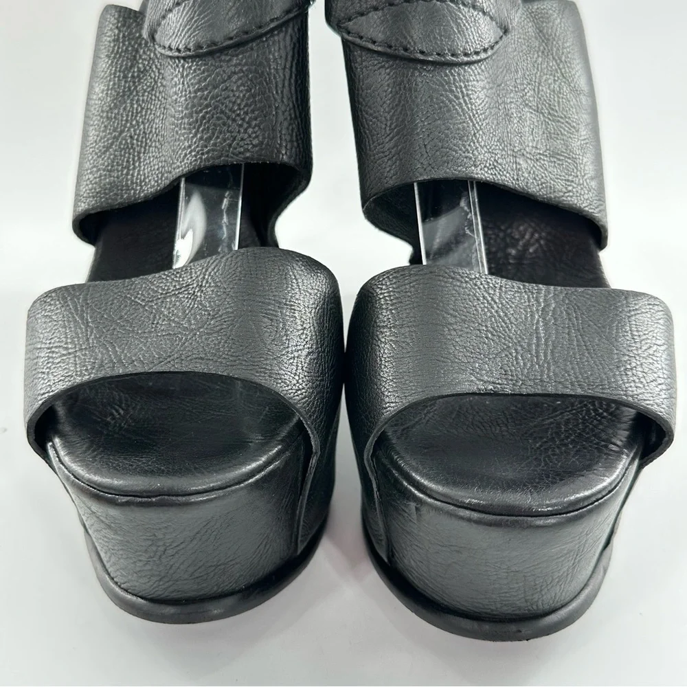 Vera Wang lavender heels size 10 41.5 black leather chunky platform avant-garde